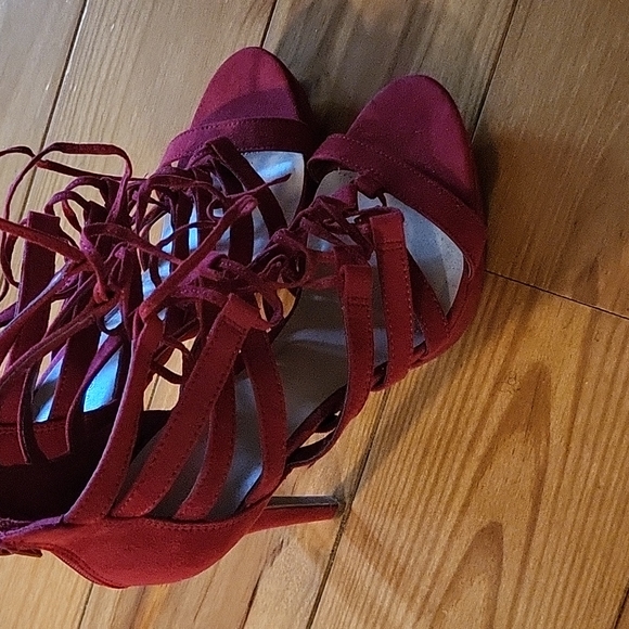 Heels - Picture 4 of 5